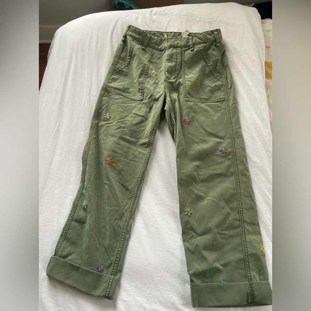 Anthropologie green floral embroidered cargo pants! Sz 27